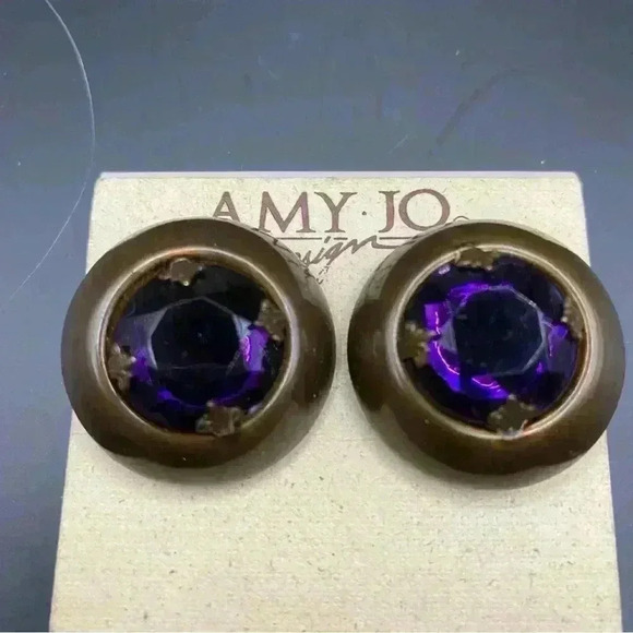 VGT AMY JO New York Signed Earrings Purple Rhinestone Gold-tone Back Clip-on - Picture 9 of 11